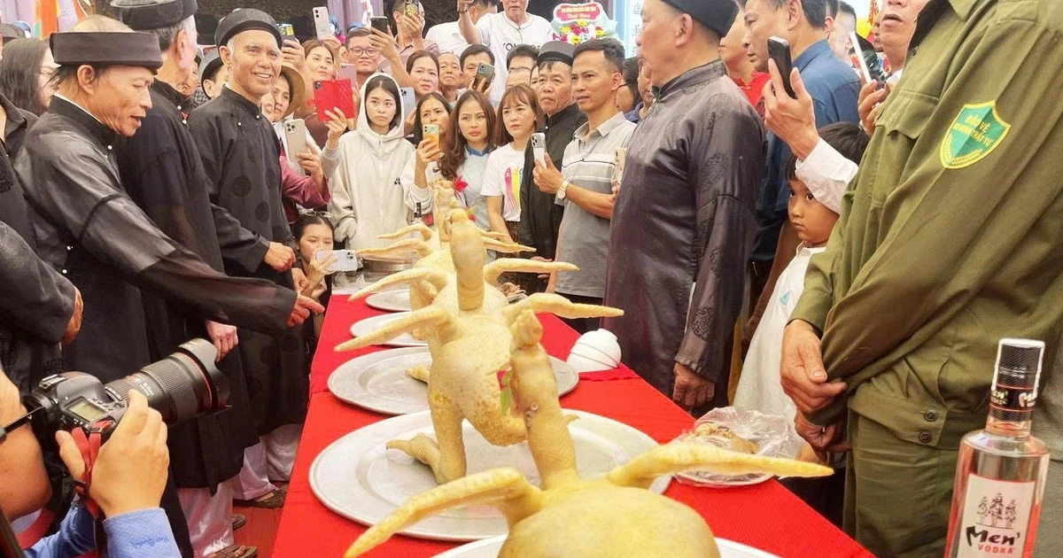 Tục lệ độc lạ ở Bắc Ninh: Người 50 tuổi phải trình làng bằng mâm xôi khủng và gà