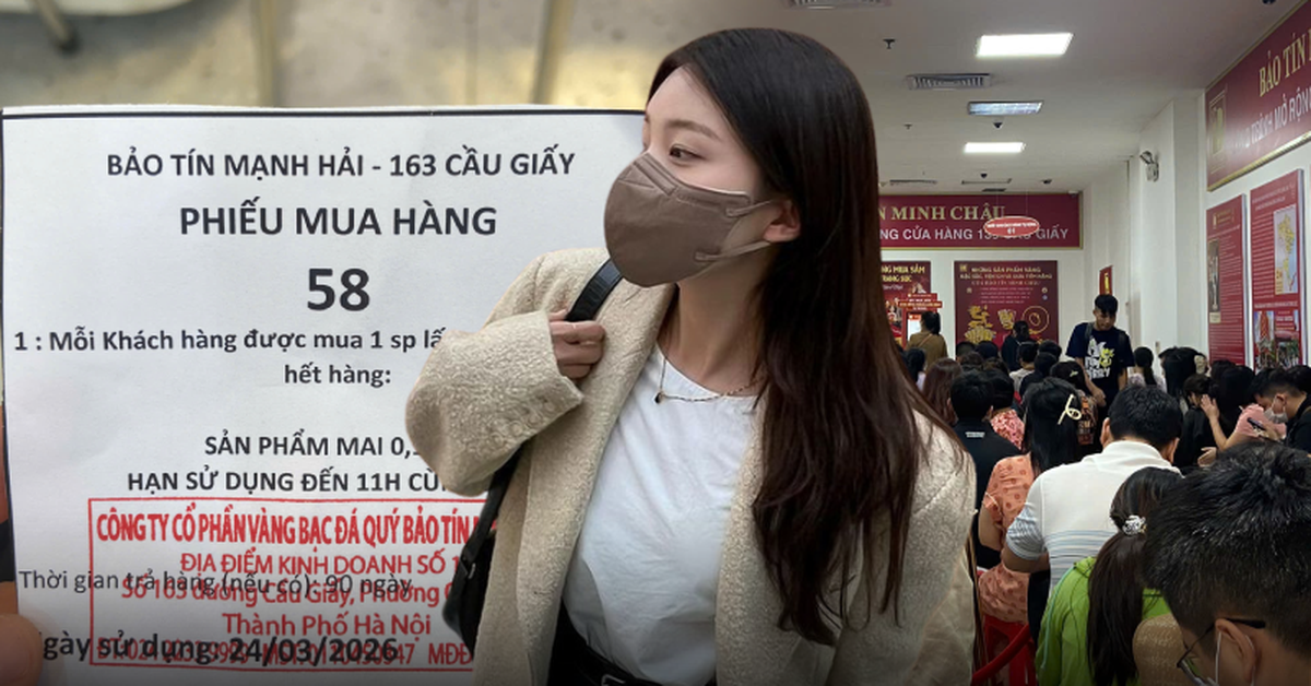 Đi mua vàng hôm nay: STT 58 phải chờ gần 1 tiếng, người mua 5 chỉ chấp nhận “lấy giấy hẹn”, 40 ngày sau quay lại lấy vàng