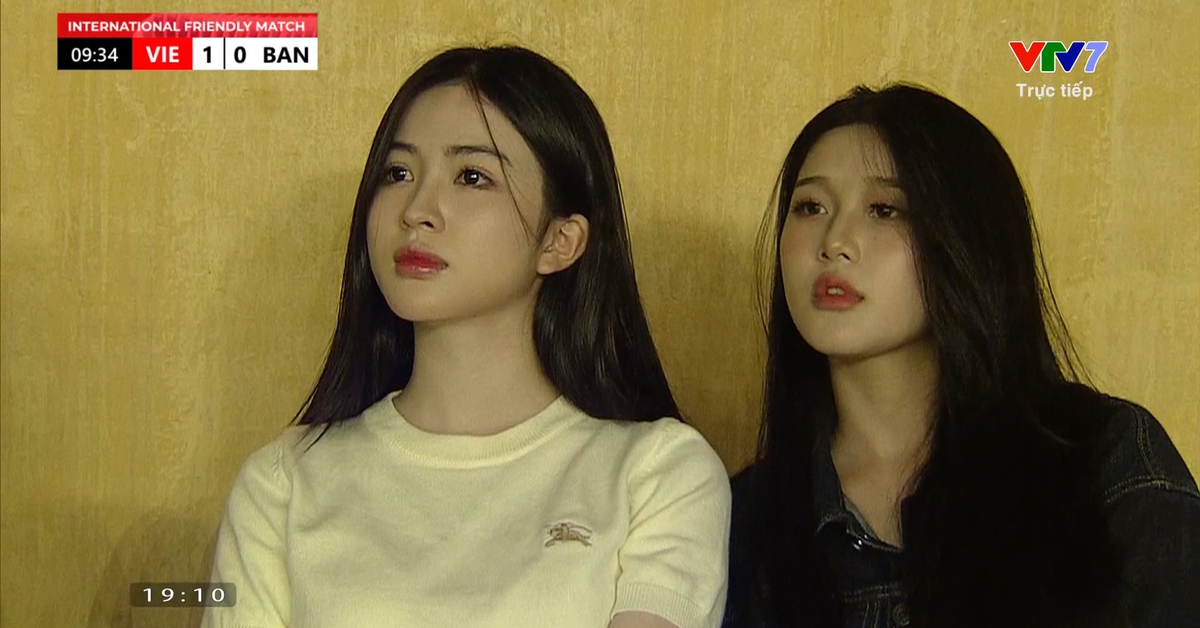 View - Danh tính 2 cô gái khiến cameraman VTV “ghi bàn”, được tìm kiếm nhiều nhất hiện tại