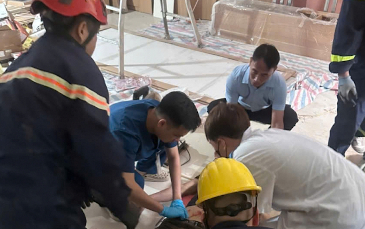 Nam công nhân tử vong sau sự cố kẹt thang máy ở Phú Thọ
