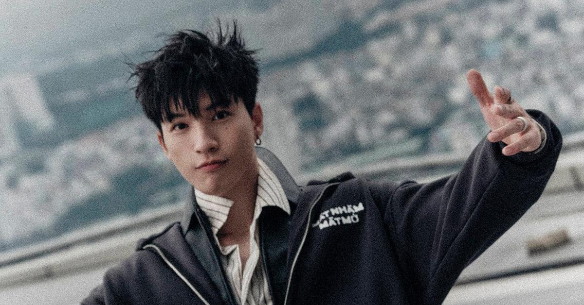 HIEUTHUHAI lần đầu live ca khúc tỏ tình Babyboo: Visual miễn chê, hát không vấp váp gì nhưng lạ lắm!