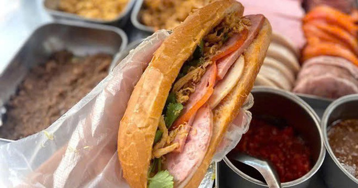 32 người nôn ói sau ăn bánh mì nghi ngộ độc