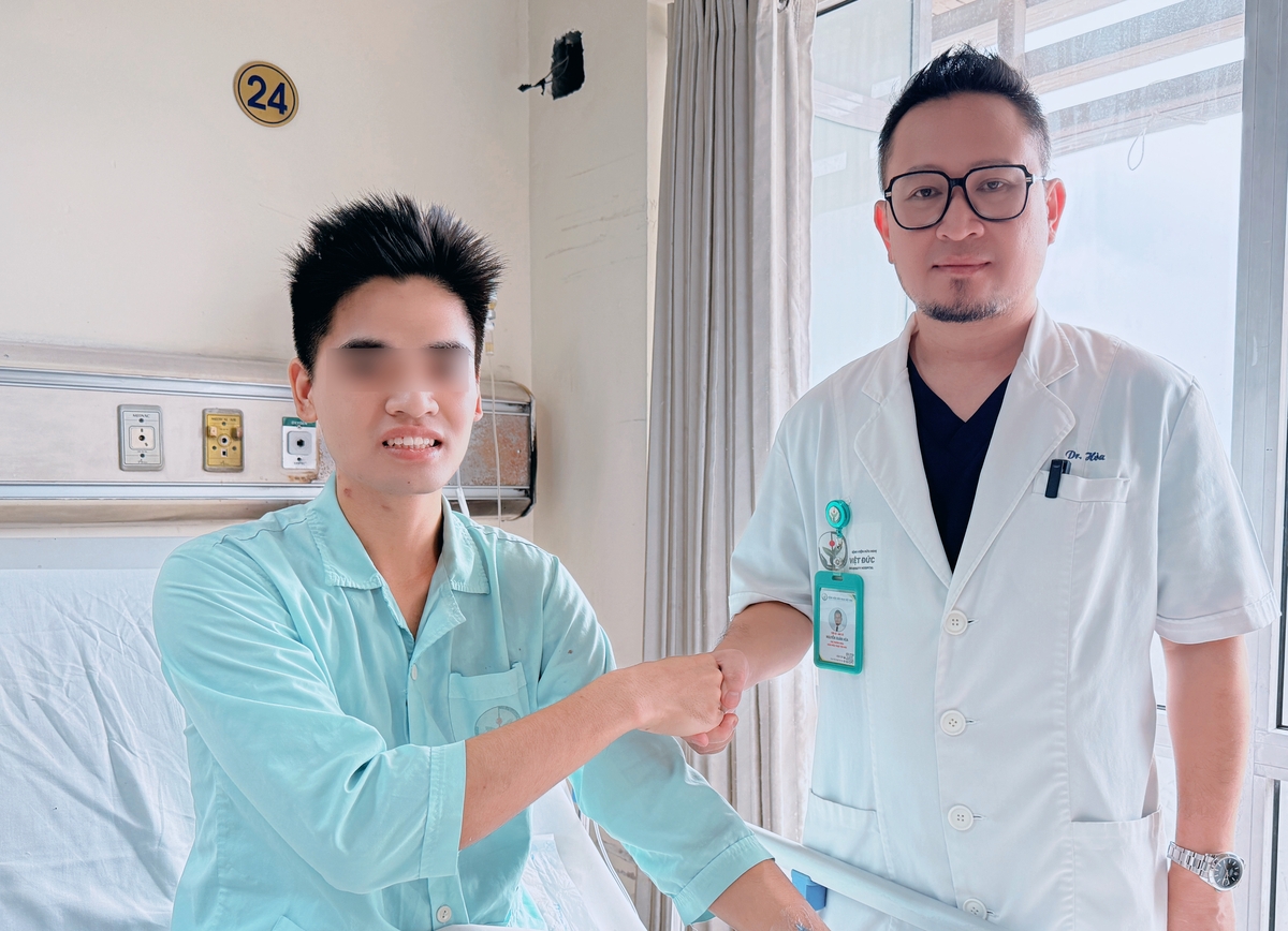 Lấy thận bị đứt rời ra ngoài 'tân trang' rồi ghép lại cứu nam thanh niên