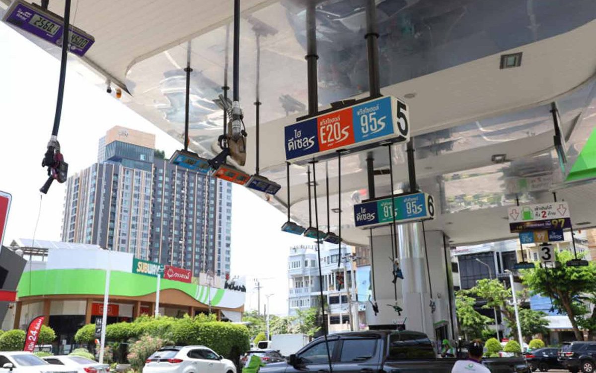 Giá xăng tại Lào tăng lên mức cao kỷ lục