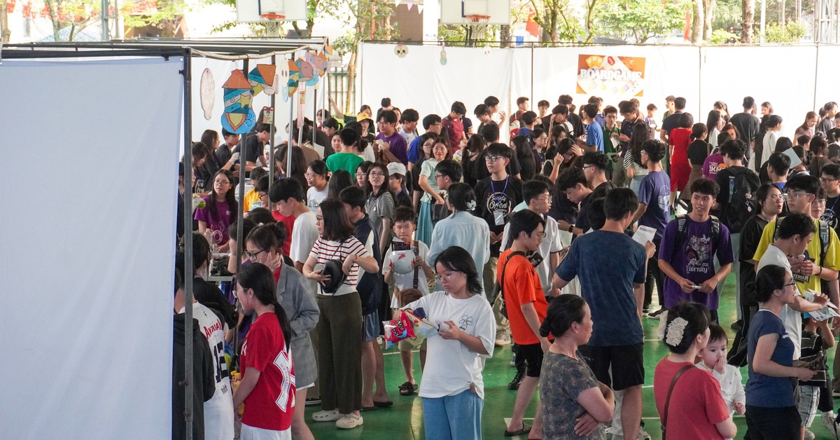 Hơn 3.000 người đổ về hội chợ khoa học vừa xịn vừa ngầu của các bạn học sinh trường Ams!