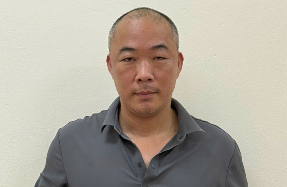 Khởi tố vụ án người đàn ông túm tóc, giẫm đạp lên một shipper ở Hà Nội