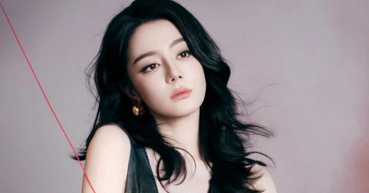 Gallery - Người đàn ông là vết nhơ duy nhất của Địch Lệ Nhiệt Ba