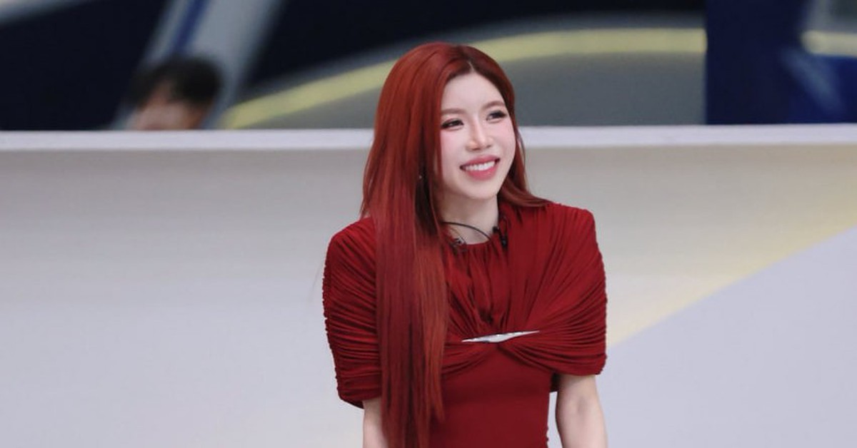 Gallery - Trang Pháp treo mình, lột váy trên sân khấu mà vẫn “thua đau” trên show Trung