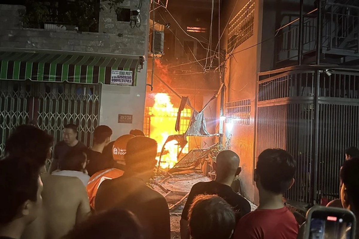 Cháy nhà trọ ở TP.HCM, 7 người thương vong