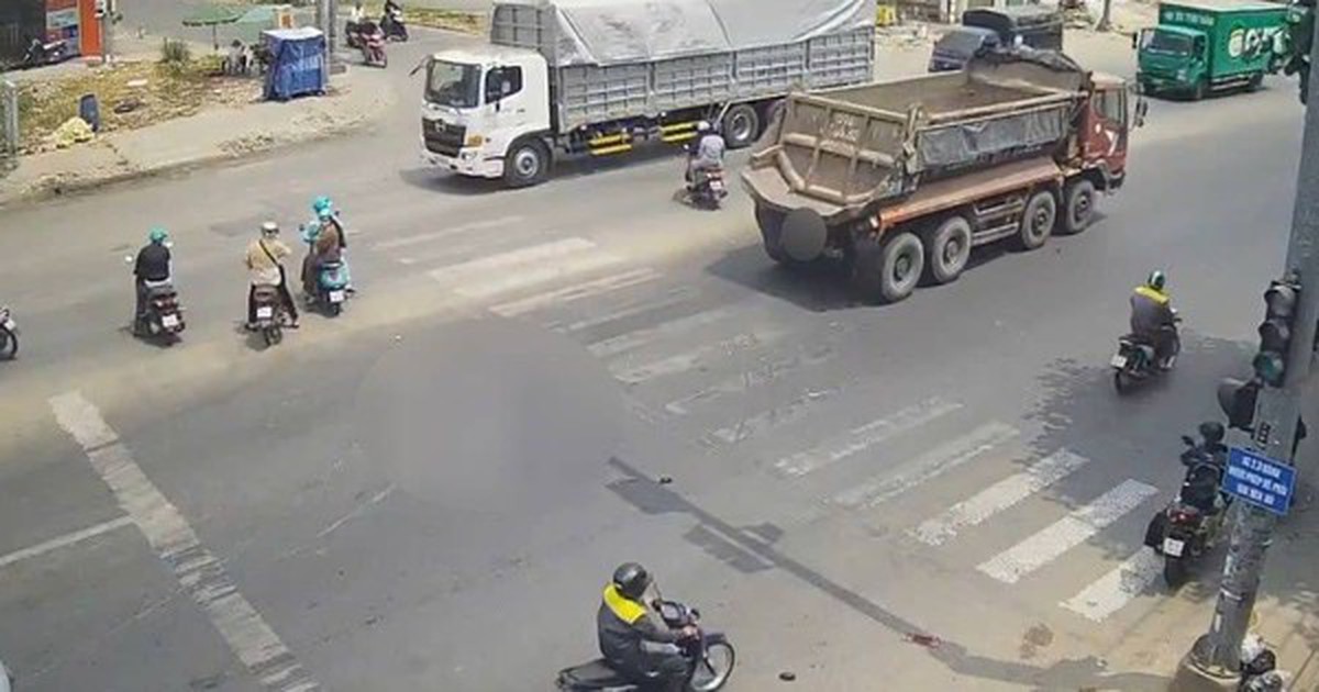 Xe ben va chạm xe máy trên Quốc lộ 13, cô gái tử vong tại chỗ