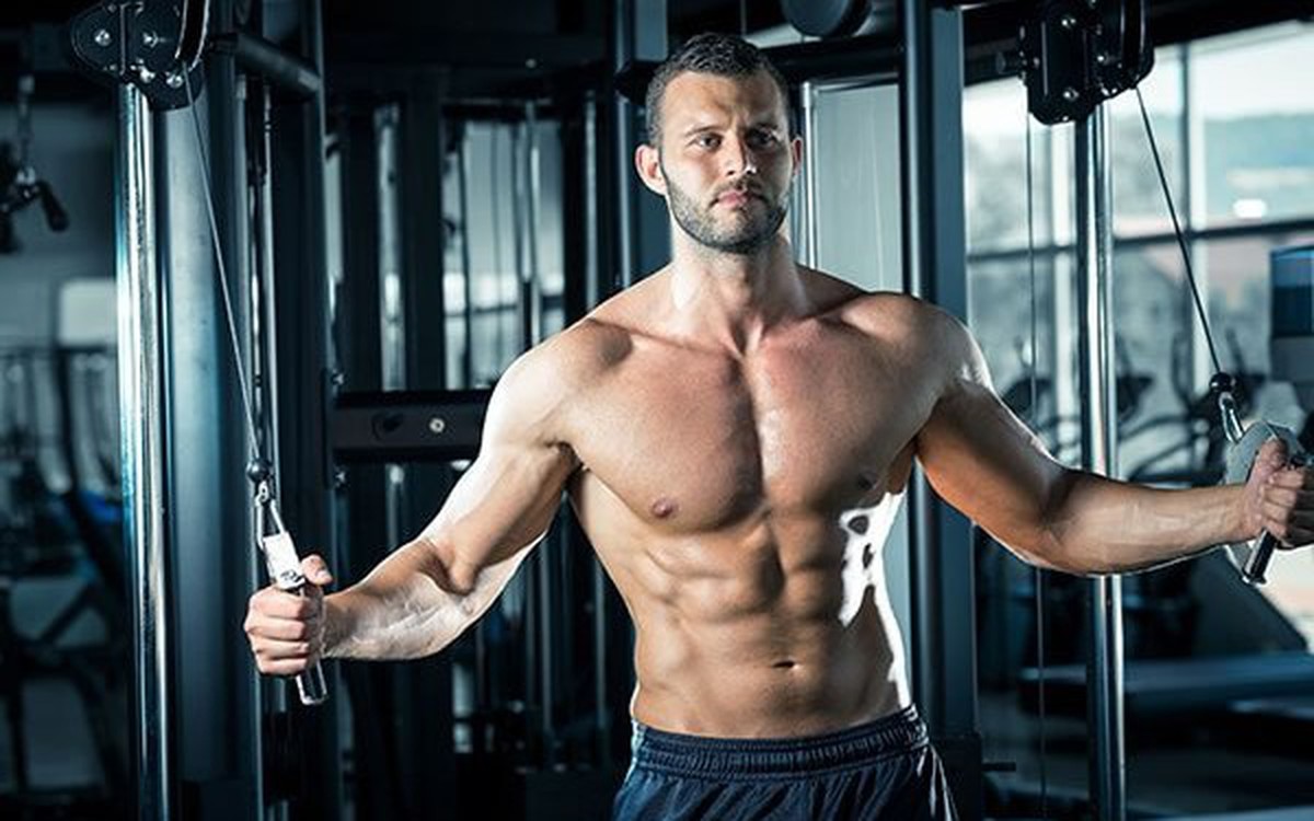 Tại sao tập ngực sai cách khiến dáng người bị gù?