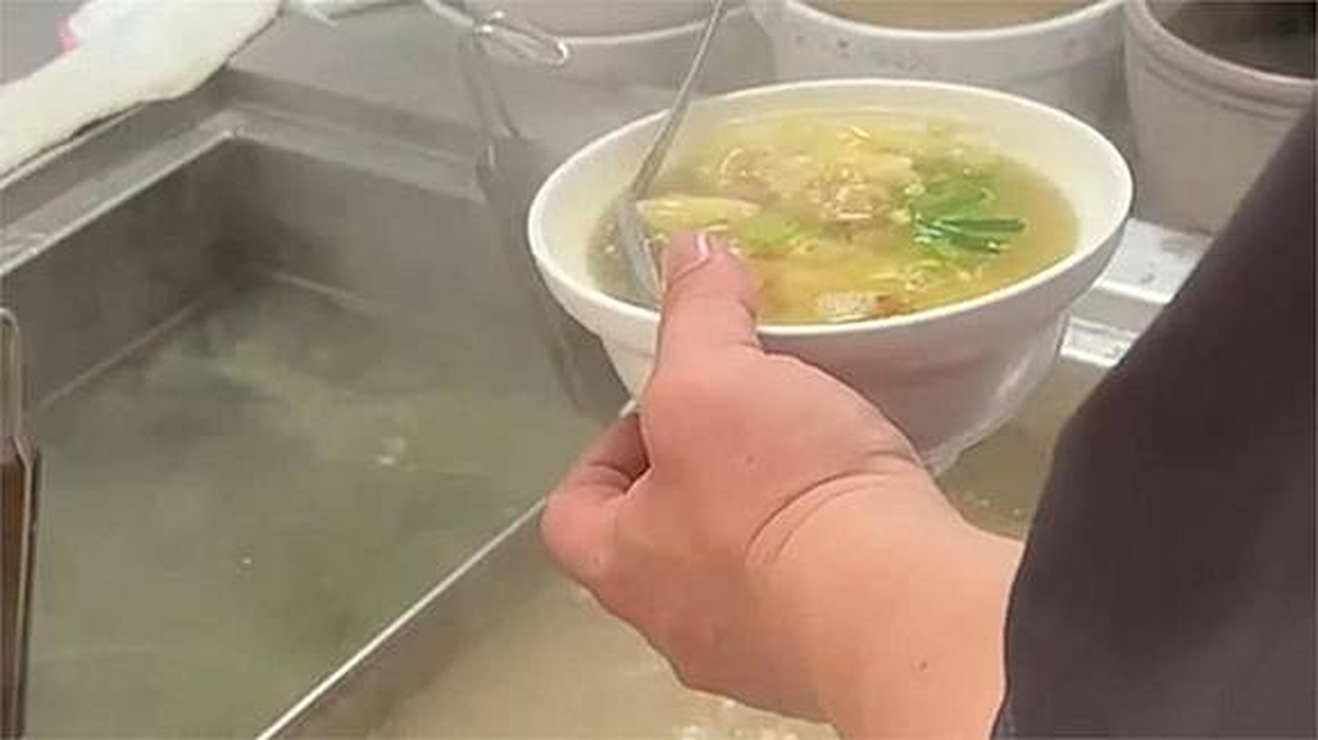Tại sao ăn nhiều canh ngon có thể gây hại thận?