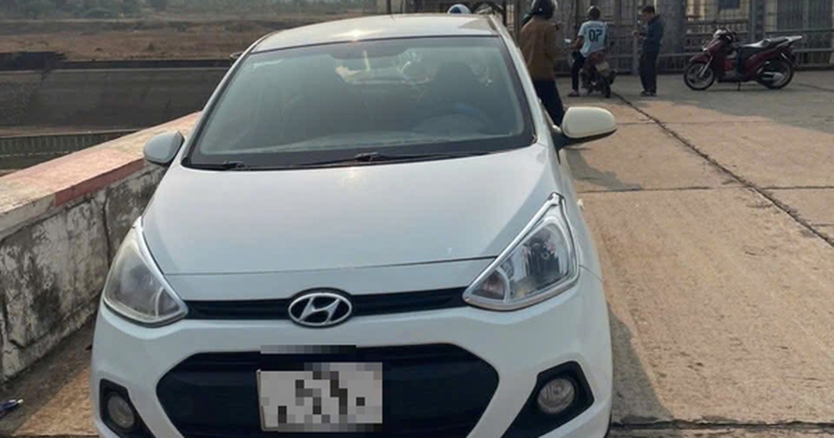 Nam thanh niên để lại ô tô, nghi nhảy hồ tự tử