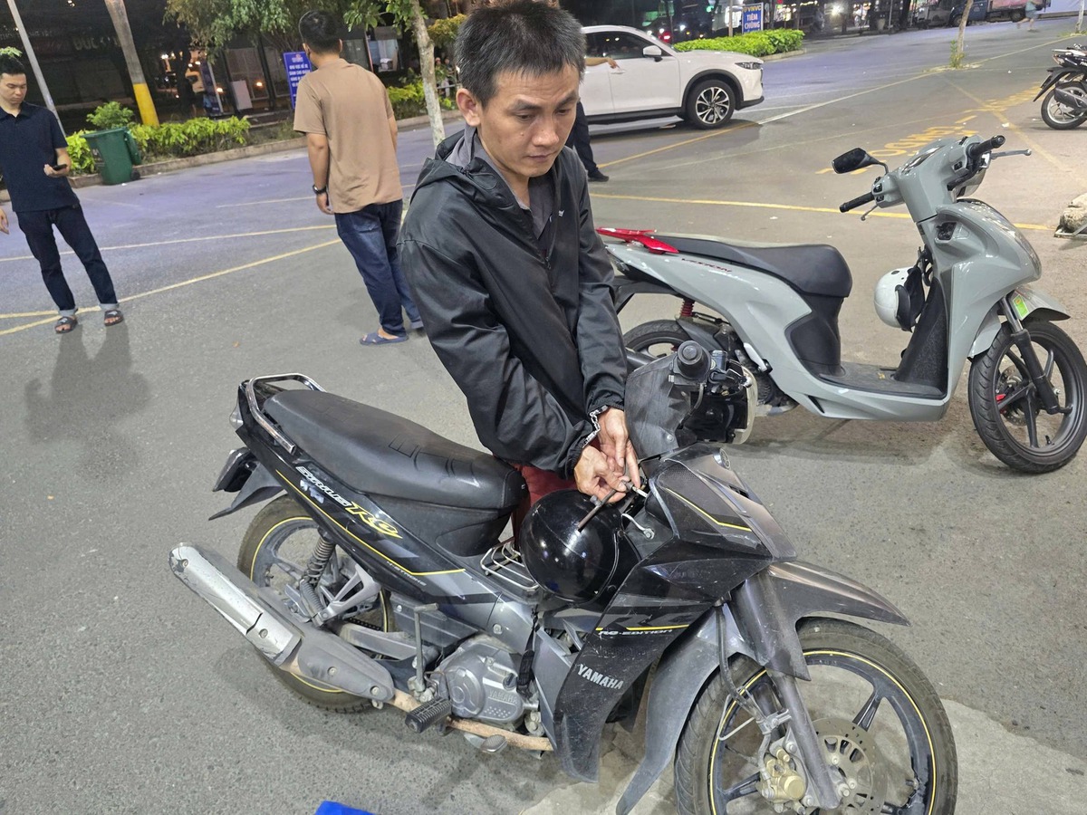 Bắt Lê Văn Sơn, người trộm xe máy ở siêu thị Co.opmart Phú Mỹ