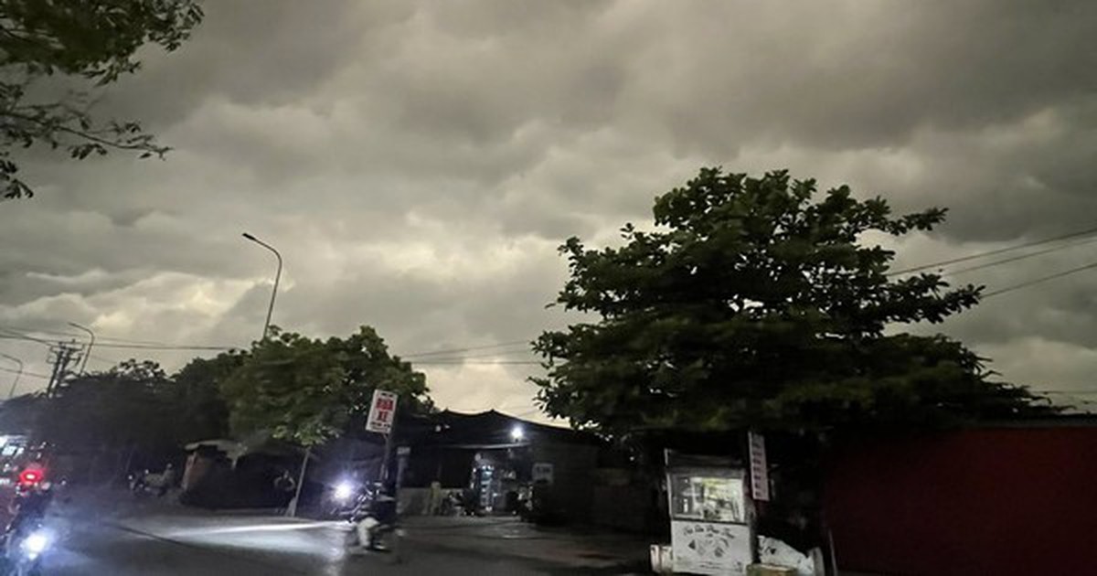 Chuyên gia nói gì về bầu trời bỗng tối sầm vào sáng nay 17/4 ở Hà Nội?