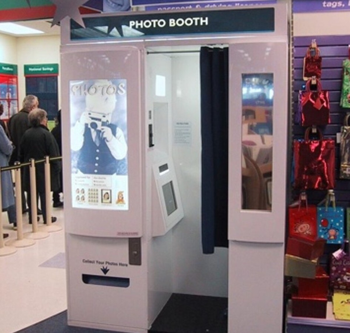 Công an TP Hà Nội cảnh báo nguy cơ lộ lọt dữ liệu cá nhân từ dịch vụ photobooth