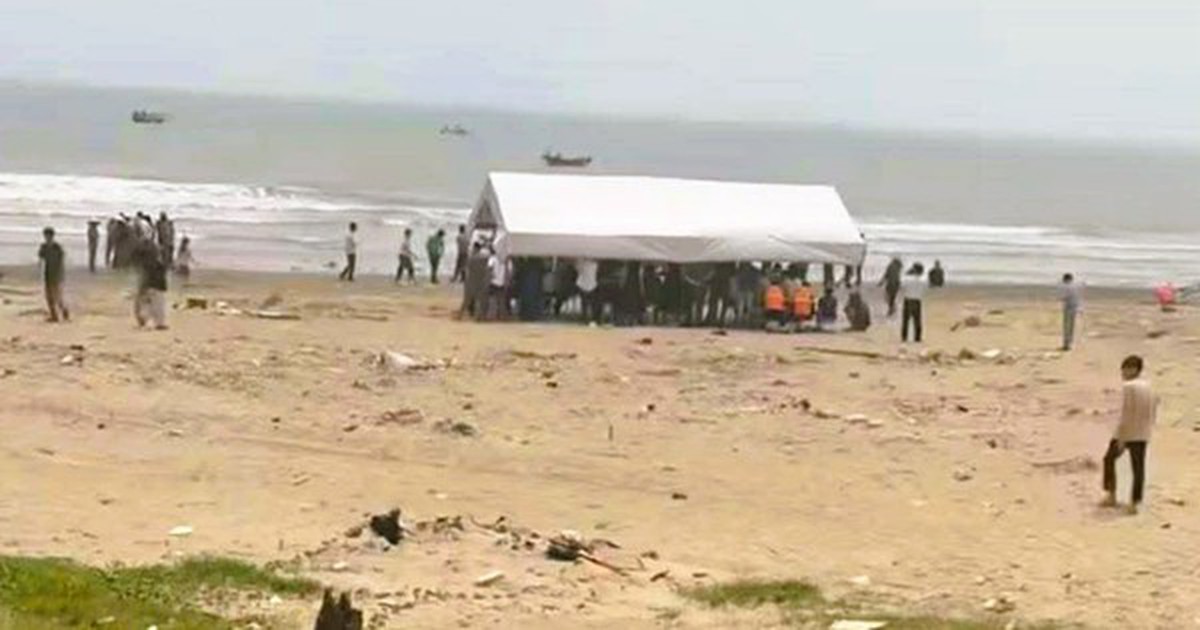 Hai bé trai mất tích khi đi tắm biển