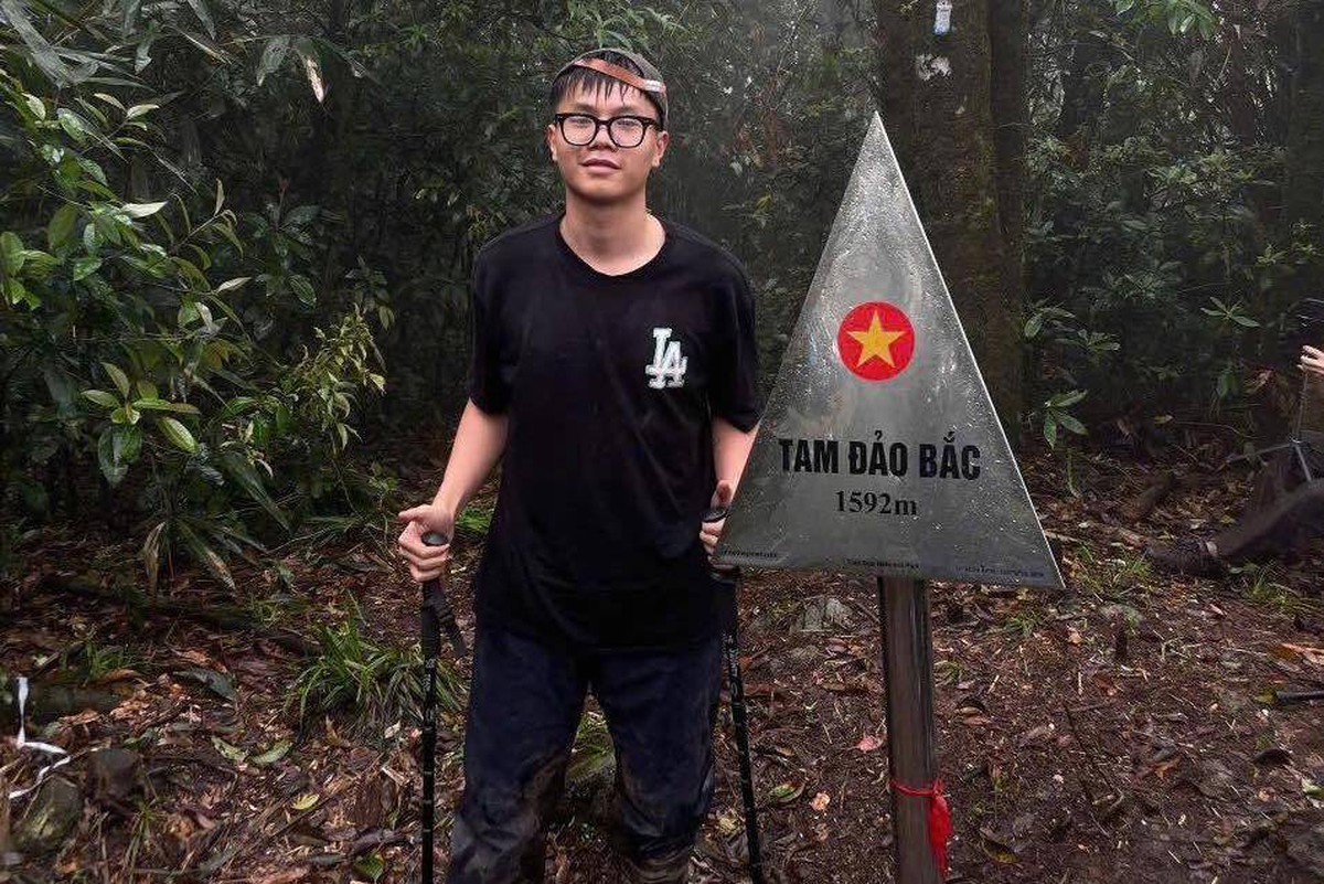 Hơn 100 người cùng flycam tìm kiếm nam sinh mất tích khi leo núi ở Tam Đảo