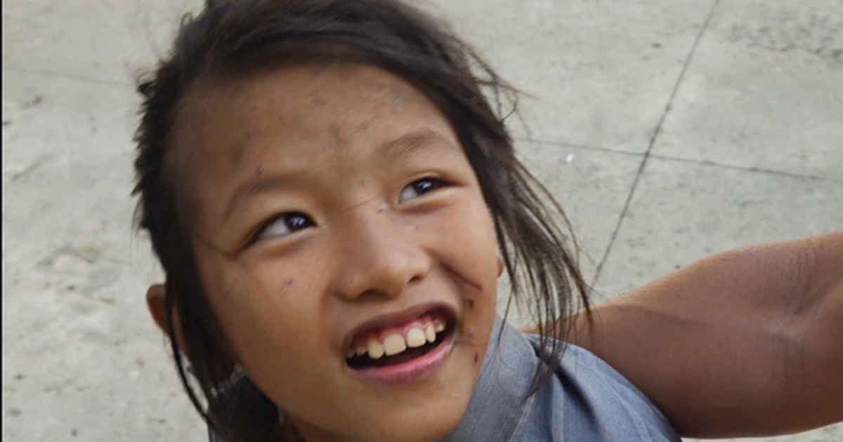 Tìm người thân của bé gái đi lạc, tâm lý hoảng loạn ở Cần Thơ