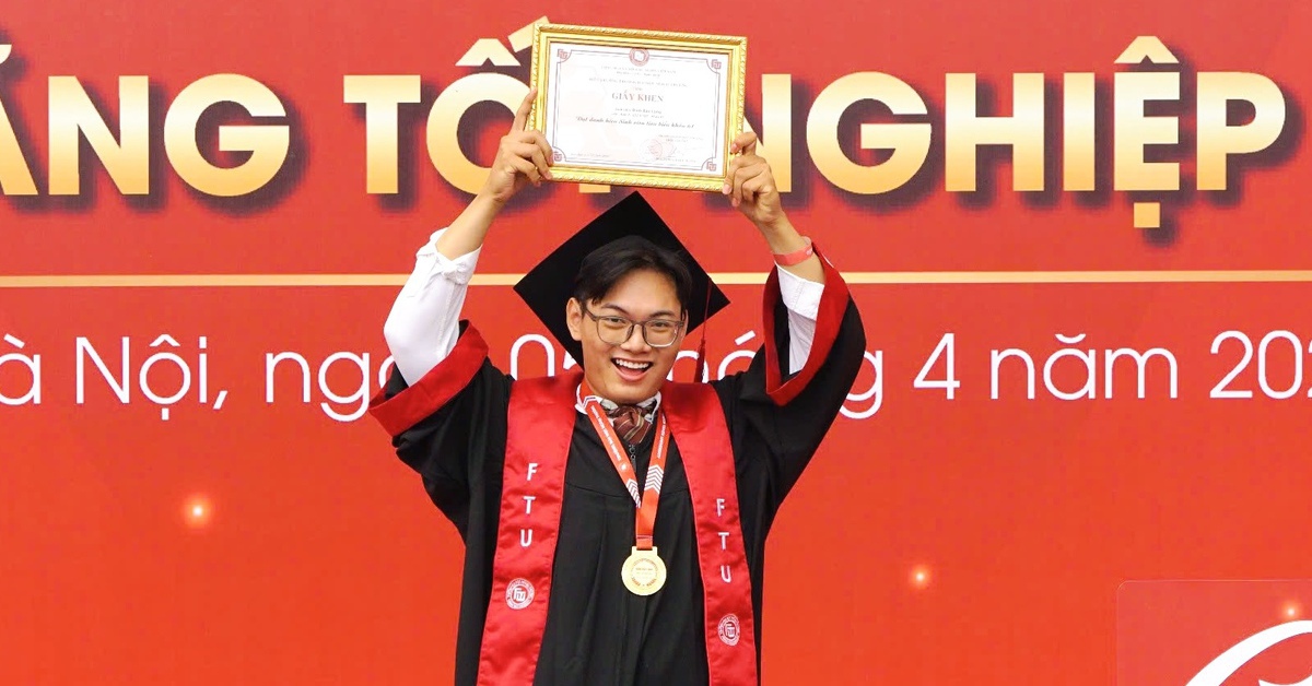 Bảng thành tích dày đặc của nam sinh Ngoại thương vừa tốt nghiệp xuất sắc