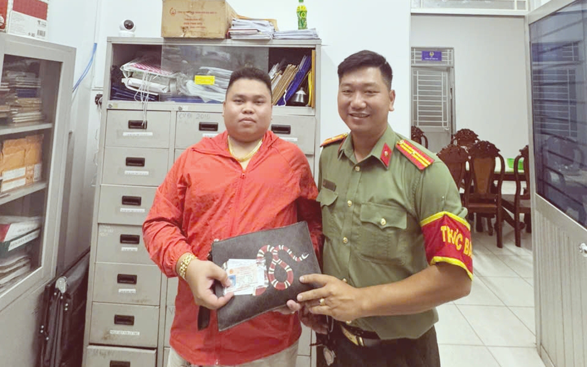 Học sinh lớp 8 nhặt 215,6 triệu đồng, công an vào cuộc