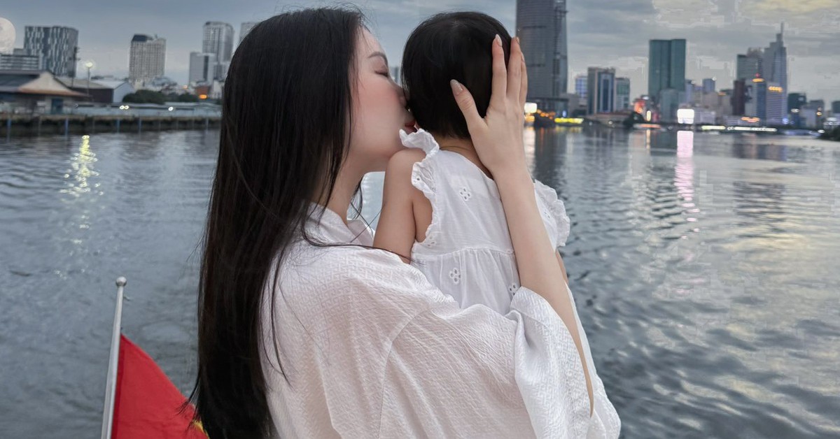 Tiểu thư con nhà giàu lộ diện: Mẹ hot girl, bố là con tỷ phú