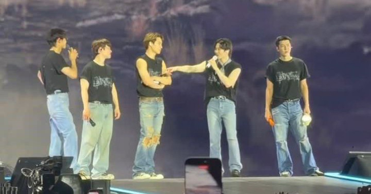 EXO cùng chục nghìn người hát See Tình, 1 nam thần tái hiện khoảnh khắc 10 năm thần thánb ở Việt Nam khiến dân tình “luỵ
