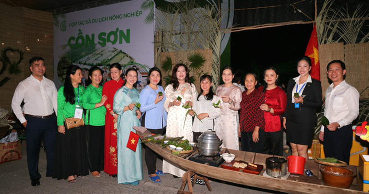 Nóng hầm hập” tại Lễ hội Bánh dân gian Nam Bộ ngay trong ngày đầu khai mạc, 26-4