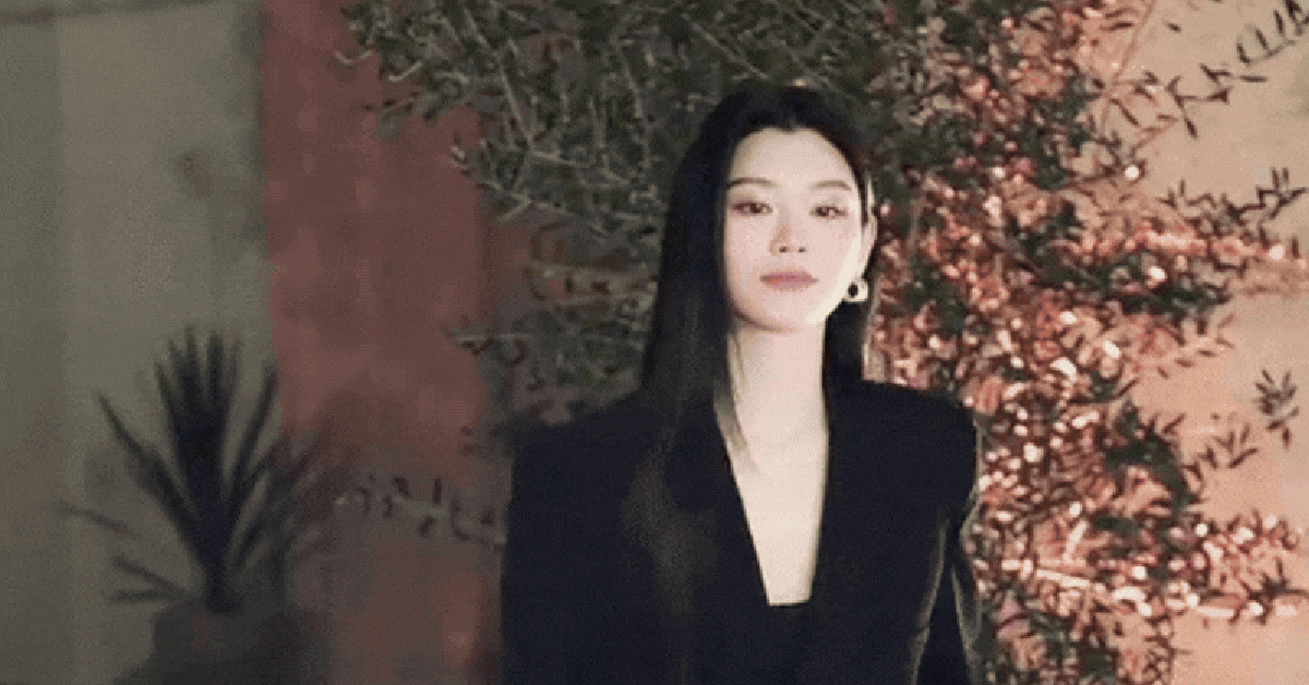 Nàng dâu gia tộc nghìn tỷ diện đồ đơn giản, visual U40 vẫn nổi bật