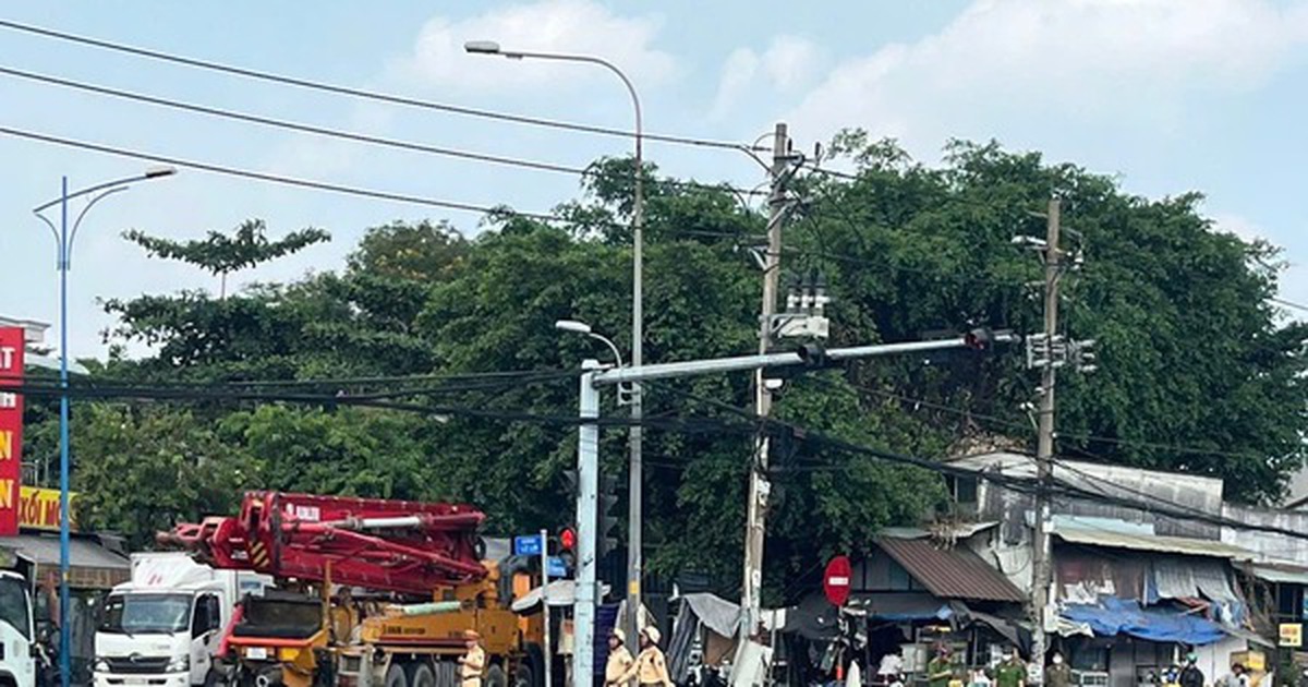 Clip xe tải tông nhiều xe máy ở TPHCM, 2 người thương vong