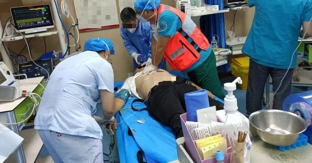 Người đàn ông nhồi máu cơ tim khi ân ái, bác sĩ cảnh báo đặc biệt: Say mê mấy có 4 cảm giác phải dừng ngay!