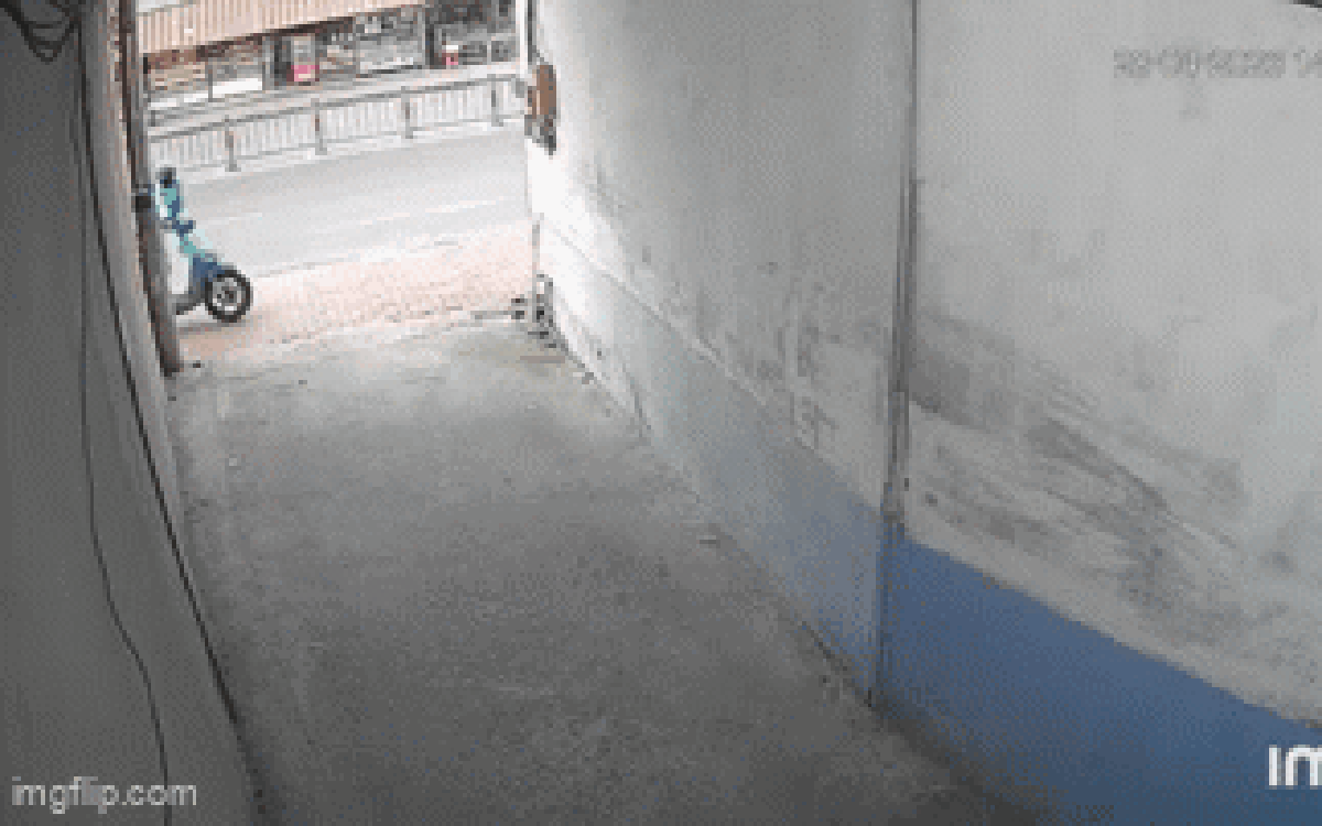 Thanh niên vờ mua vàng rồi lấy cắp tài sản bị người dân quây bắt: Camera an ninh ghi lại được gì?