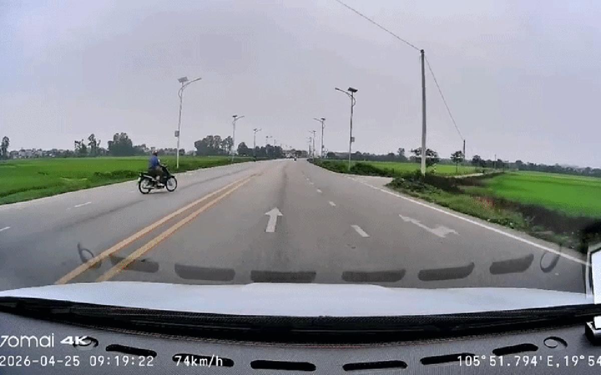 Ô tô húc bay xe máy xuống ruộng: Cục CSGT nêu lý do khẳng định tài xế không có lỗi