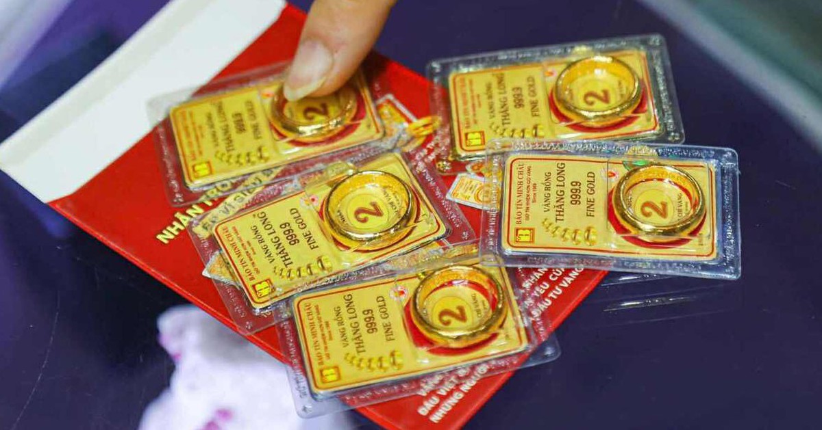 Giá vàng lao dốc, nhiều nhà đầu tư lỗ nặng