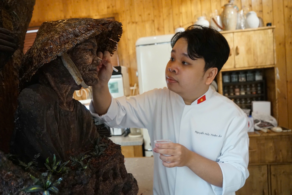 Chiếc bánh đặc biệt tái hiện địa đạo, người Mẹ Việt Nam anh hùng