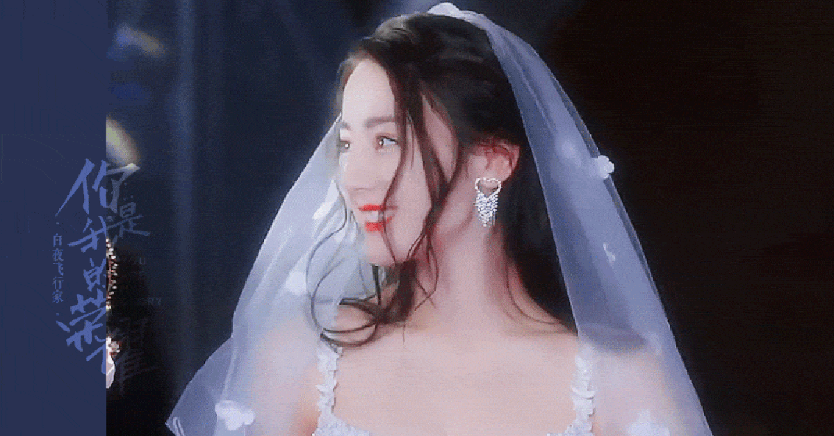 Địch Lệ Nhiệt Ba được vinh danh là mỹ nhân mặc váy cưới đẹp nhất showbiz