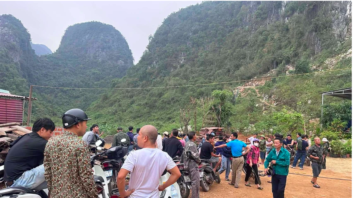 Ông Dương điêu khắc lăng mộ mất tích, hàng trăm người lên núi tìm: Thấy xe máy cách nhà 10km