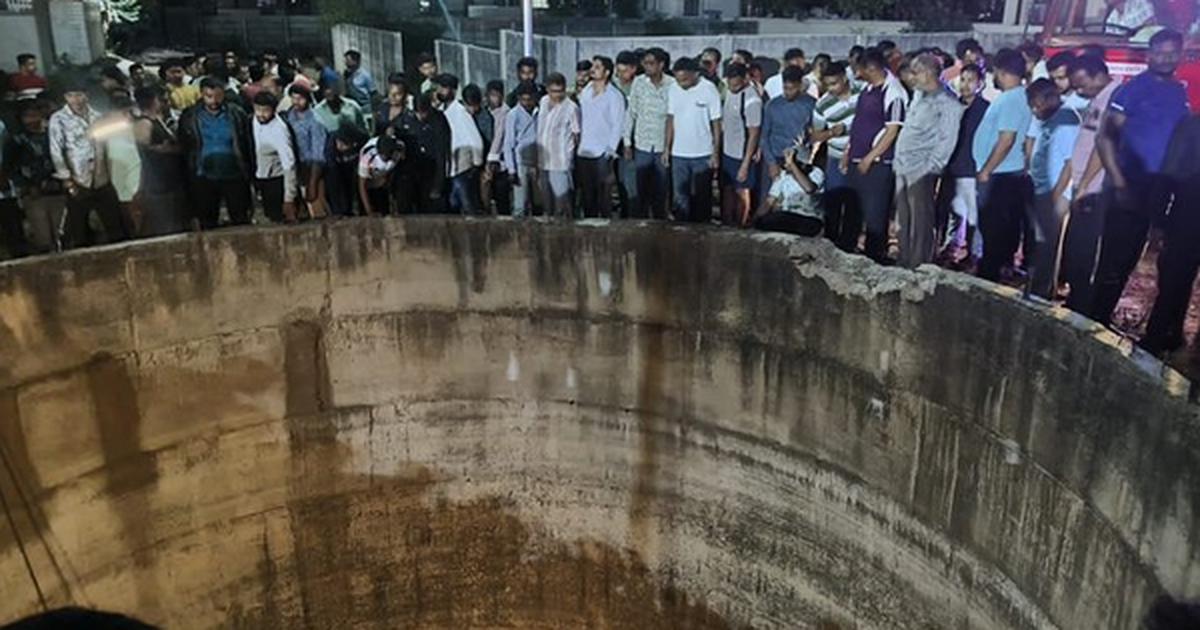 Ô tô lao xuống giếng sâu, 9 người được tìm thấy trong xe