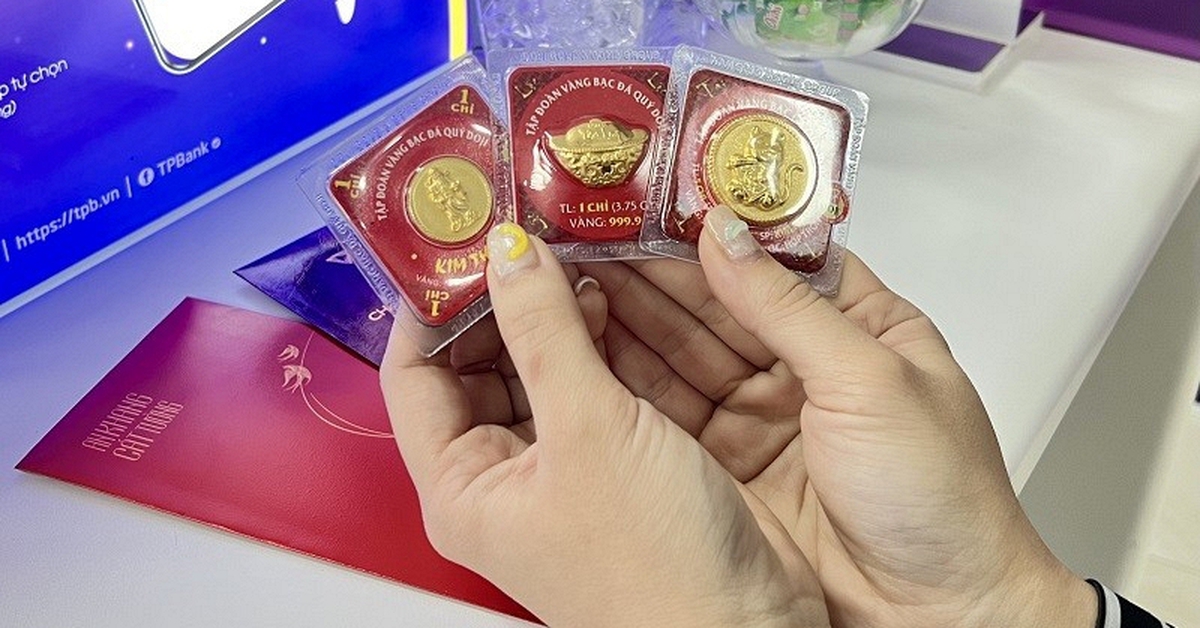 Lương bao nhiêu mới đủ để tính chuyện mua vàng?