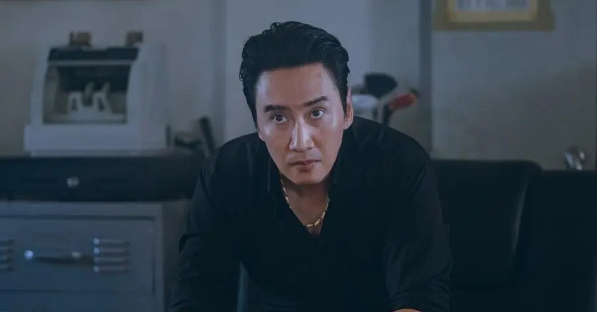 Hoàng tử châu Á lộ vết sẹo dài trên mặt, mấy chục năm trời chưa bao giờ đáng sợ đến thế
