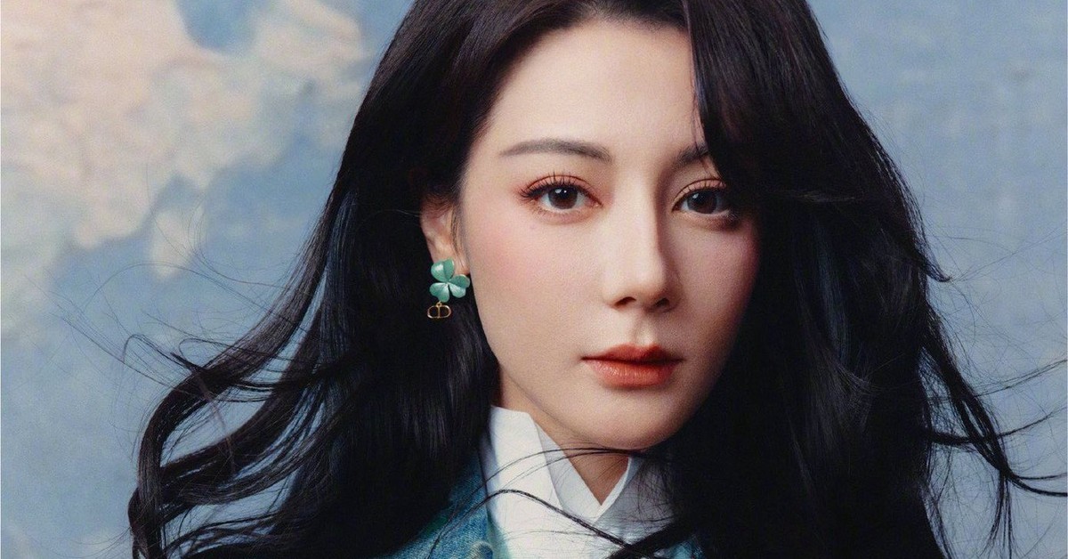 Gallery - Địch Lệ Nhiệt Ba có biết xấu hổ không vậy?