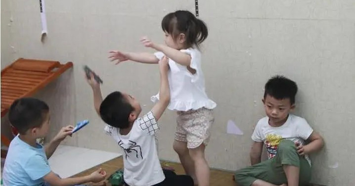 Con thông minh kiểu này thì bố mẹ nên cẩn thận hơn là vui mừng