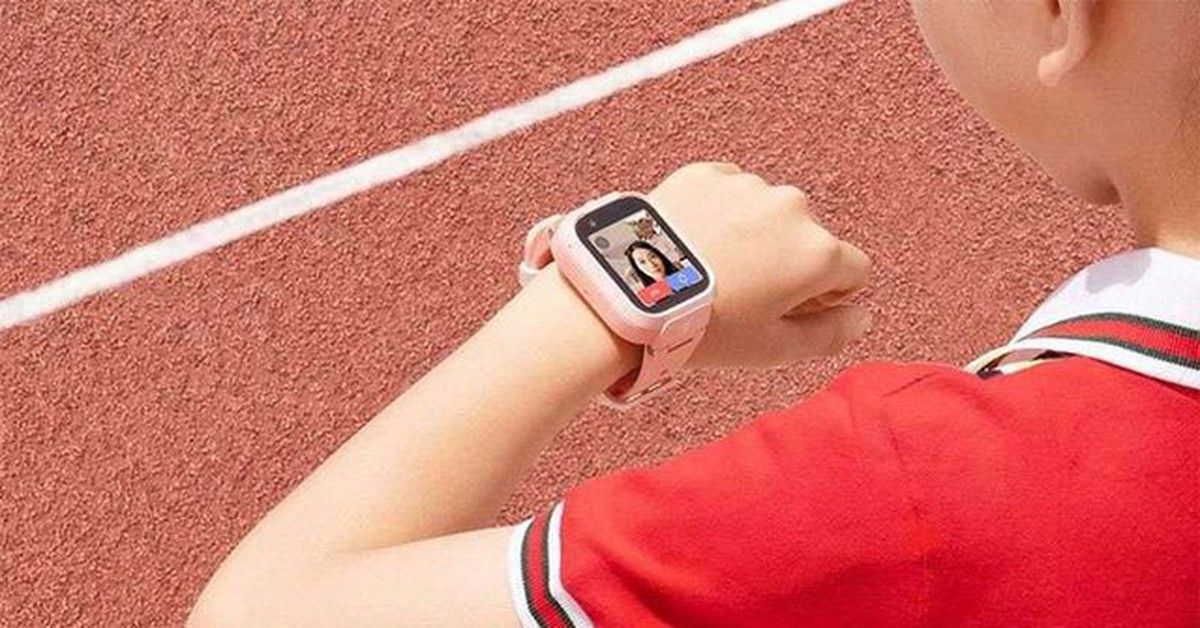 Mẹ hoảng hốt khi phát hiện người lạ liên lạc đồng hồ định vị của con