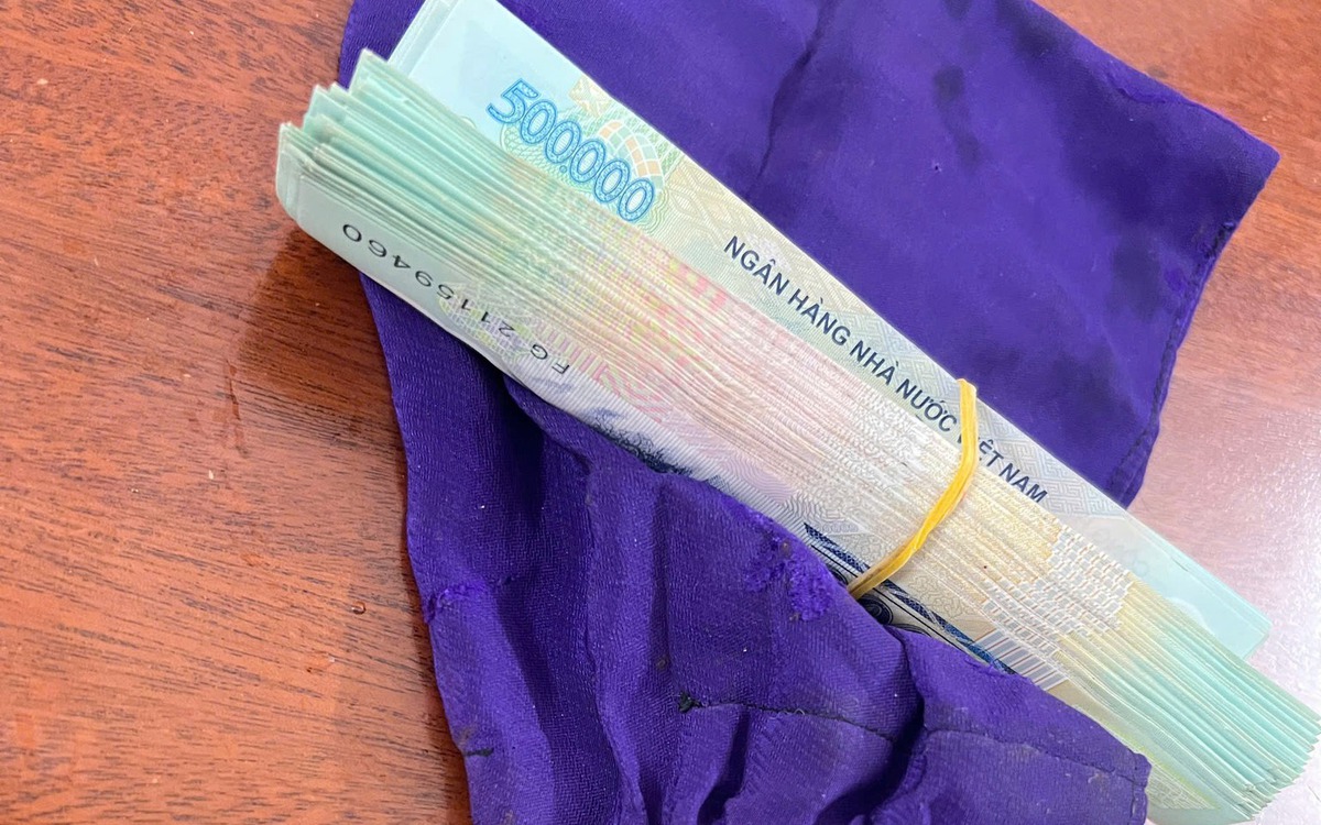 Phát hiện 50 tờ tiền 500.000 đồng nằm chơ vơ ở khoa Nội, bệnh viện lập tức xác minh, kiểm tra thông tin của một người đàn ông