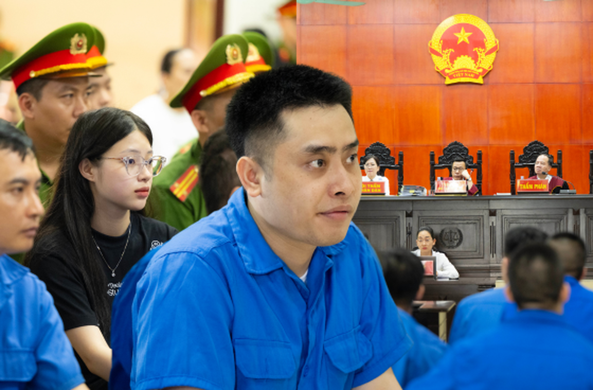 Toàn cảnh ngày đầu tiên phiên tòa sơ thẩm xét xử Bùi Đình Khánh cùng 18 đồng bọn: Thái độ gây chú ý của "trùm ma túy" cùng người yêu
