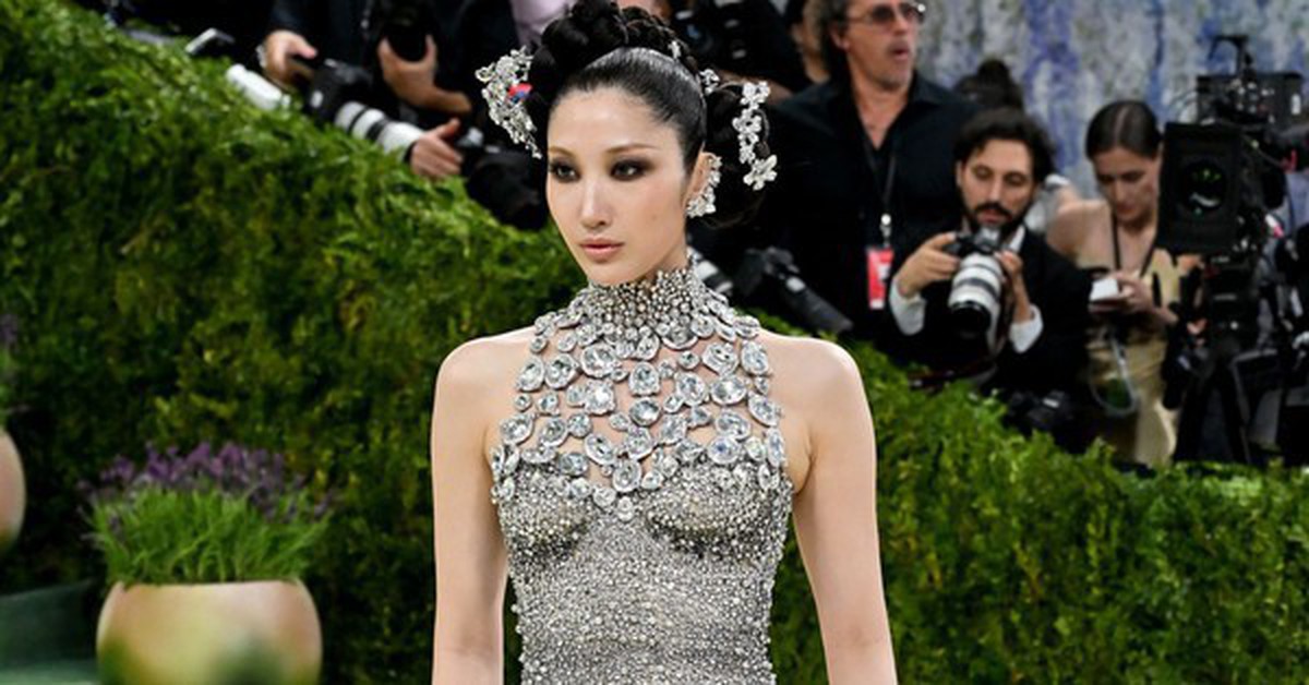 Mỹ nhân đẹp nhất thế giới "đổi đời" nhờ bài hát, showbiz "bỏ rơi
