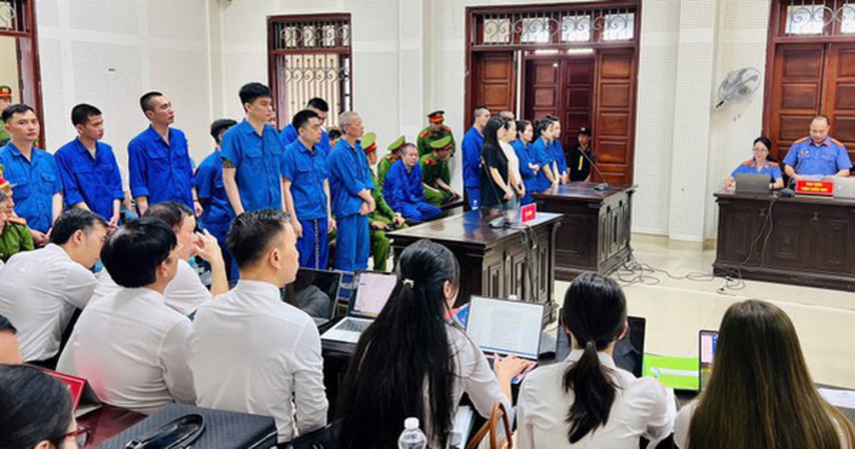 VIDEO: Dẫn giải trùm" ma túy Bùi Đình Khánh cùng 3 đồng phạm bị tuyên án tử hình rời tòa