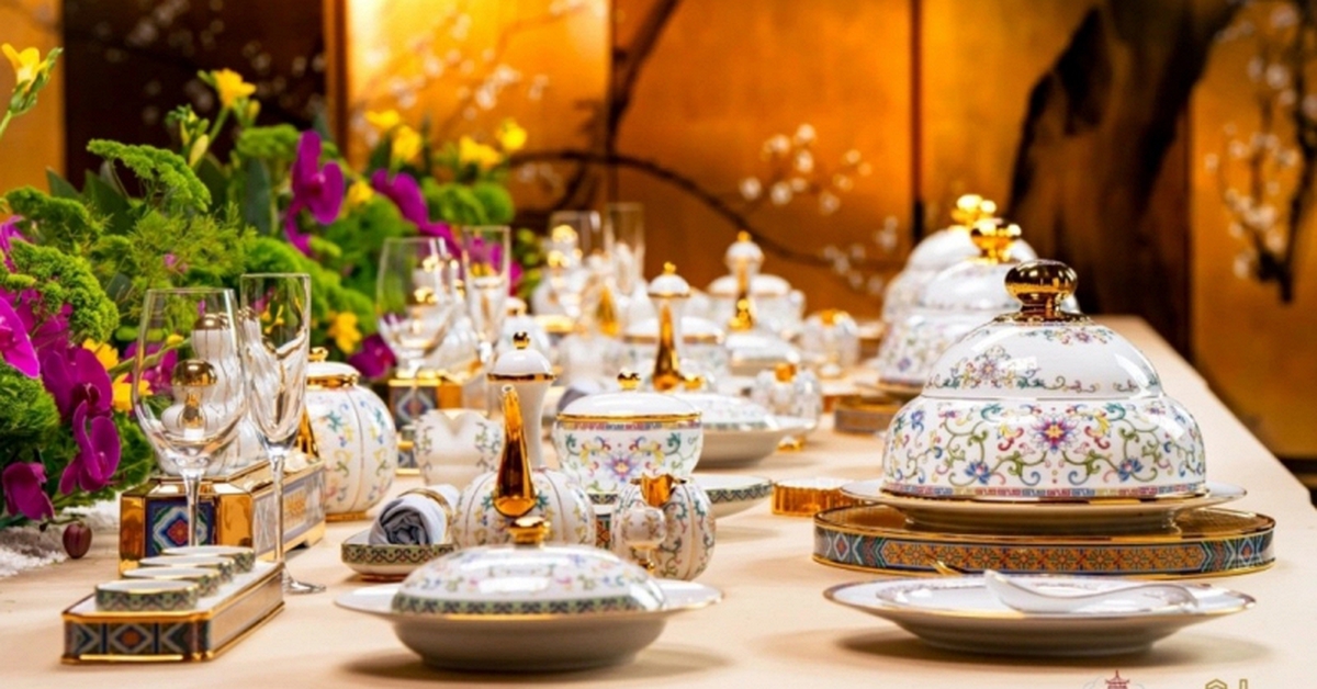 Bảo tướng vận thái" - Bộ bát đĩa sứ giá 76 triệu đồng đặc biệt dùng trong quốc yến thiết đãi ông Trump
