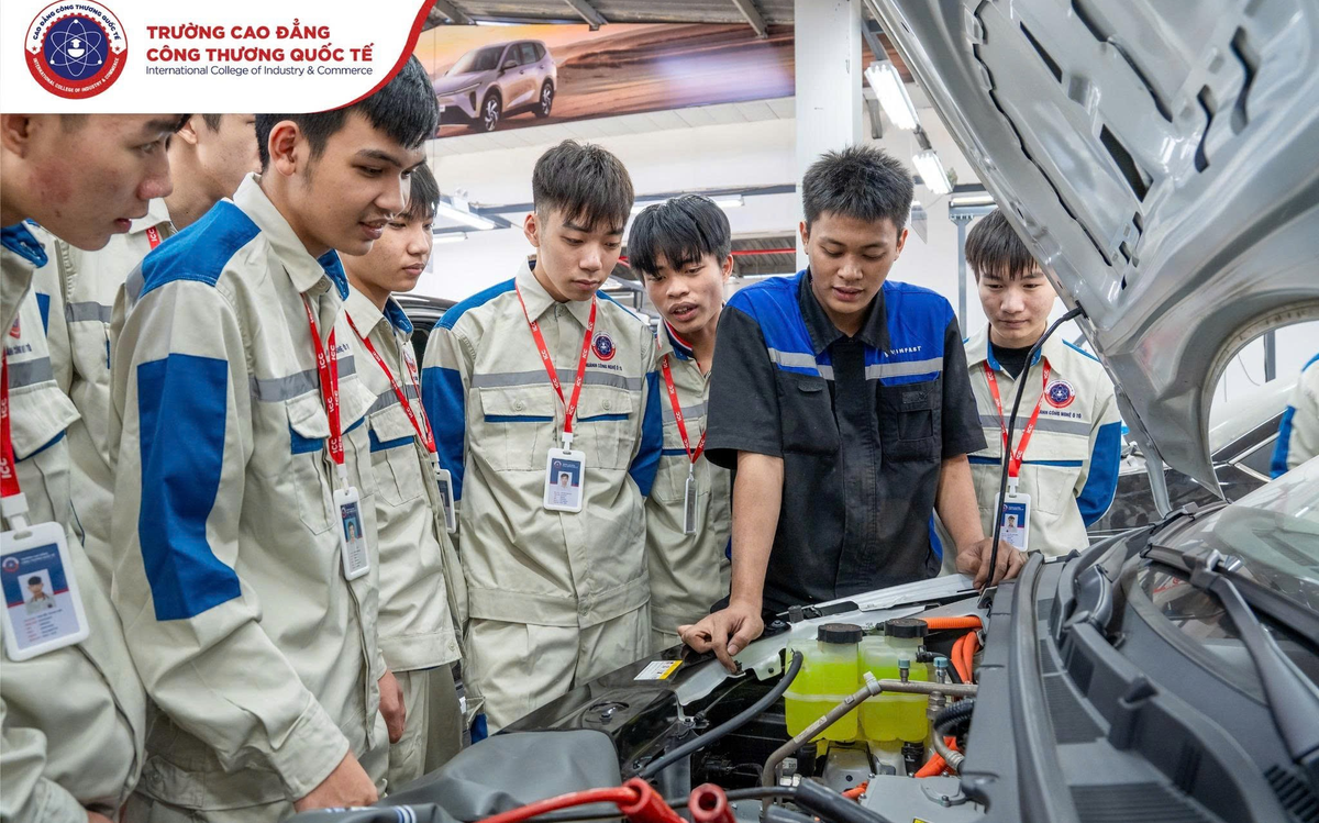 Giữa cơn bão AI, có một ngành vẫn “miễn nhiễm” và đang thiếu người trầm trọng