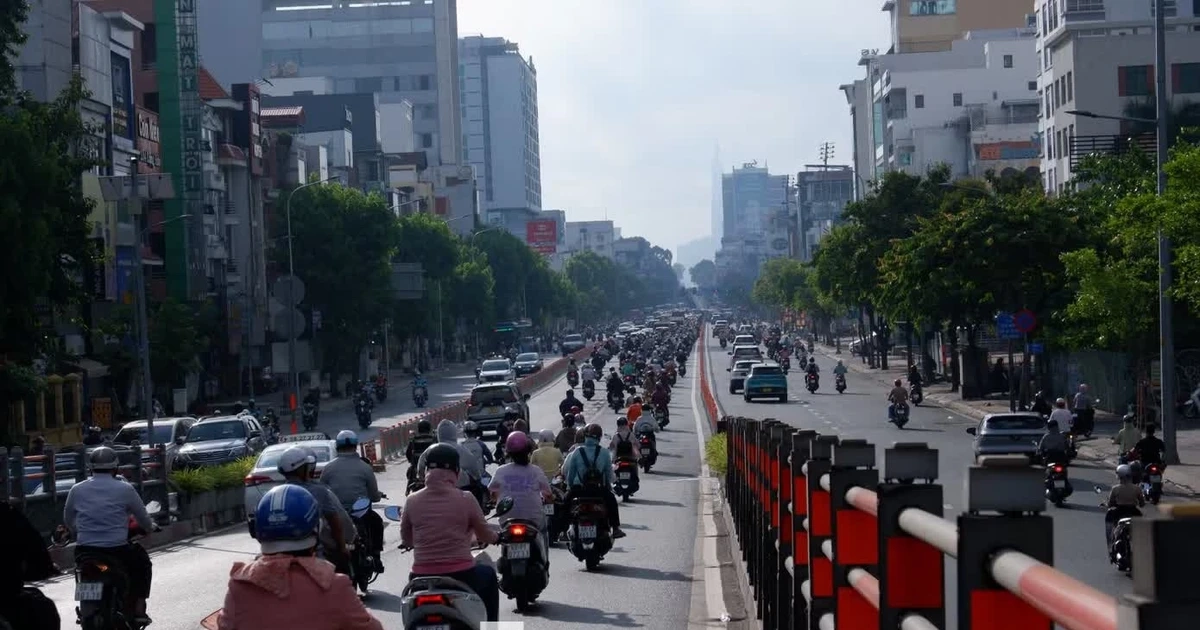Tính phương án xén dải phân cách tại 2 tuyến đường ở Hà Nội